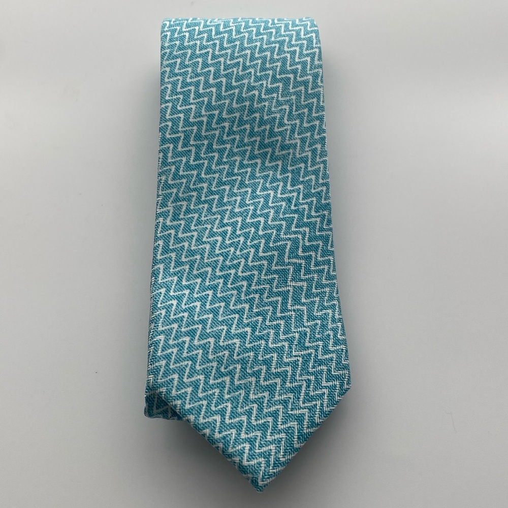 Michael Kors 100% Silk Chevron Pattern Men’s Tie